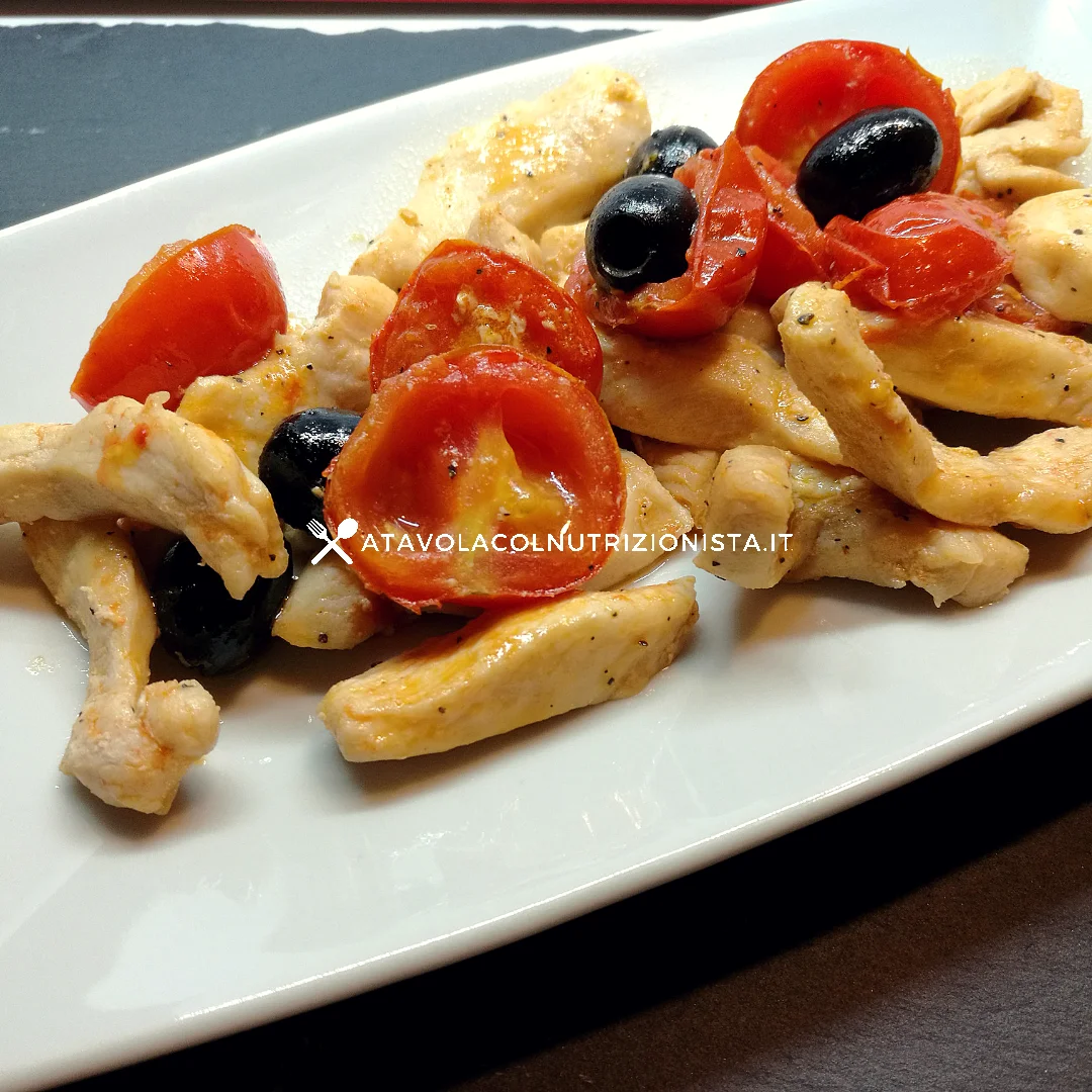 Petto di pollo con pomodorini e olive