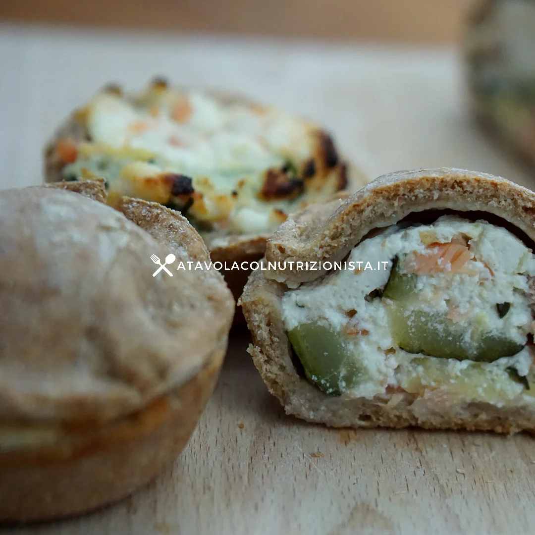 Fagottini integrali con ricotta, salmone e zucchine