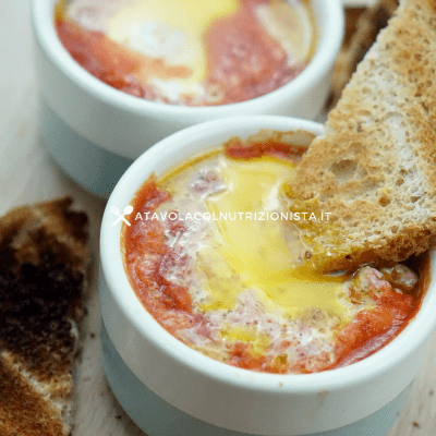 Uova al forno al pomodoro