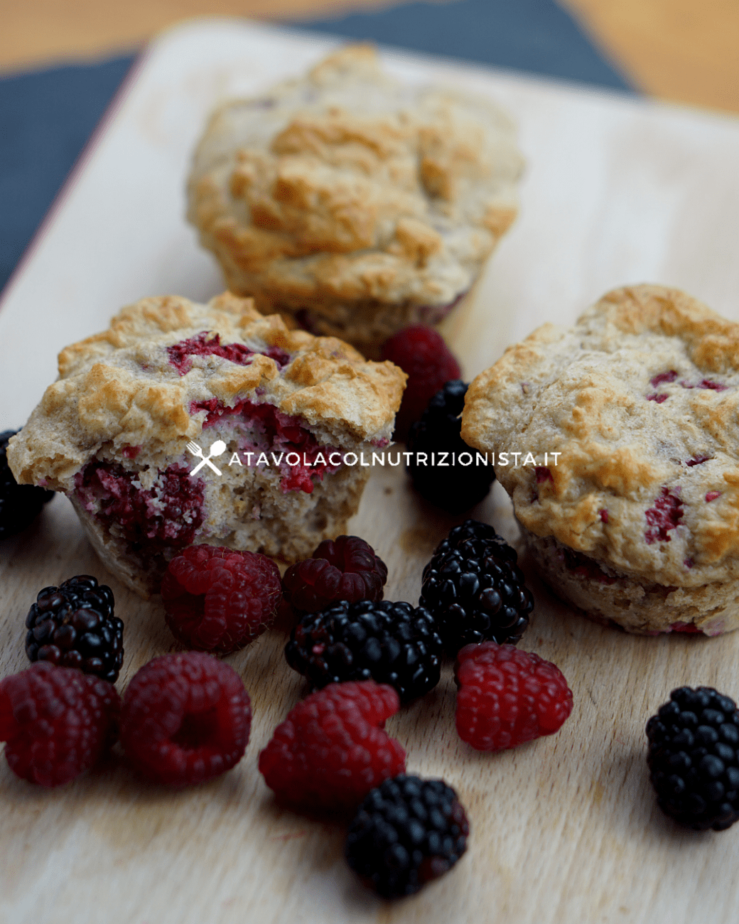 Muffin integrali con more e lamponi