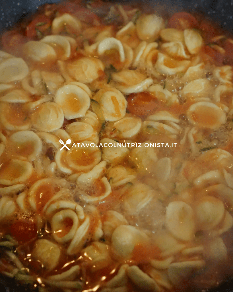 orecchiette risottate pomodoro in padella