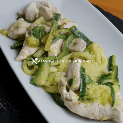 pollo cremoso con zucchine julienne