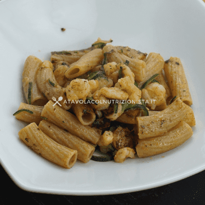 Pasta integrale con gamberetti e zucchine