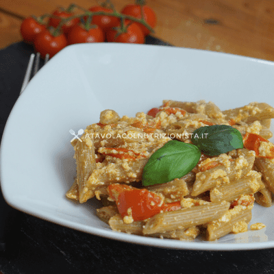 pasta integrale ricotta e pomodorini