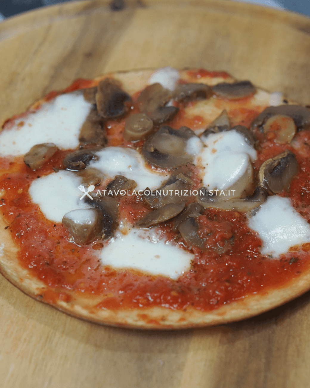 Pizzetta di Tortilla con Mozzarella e Funghi