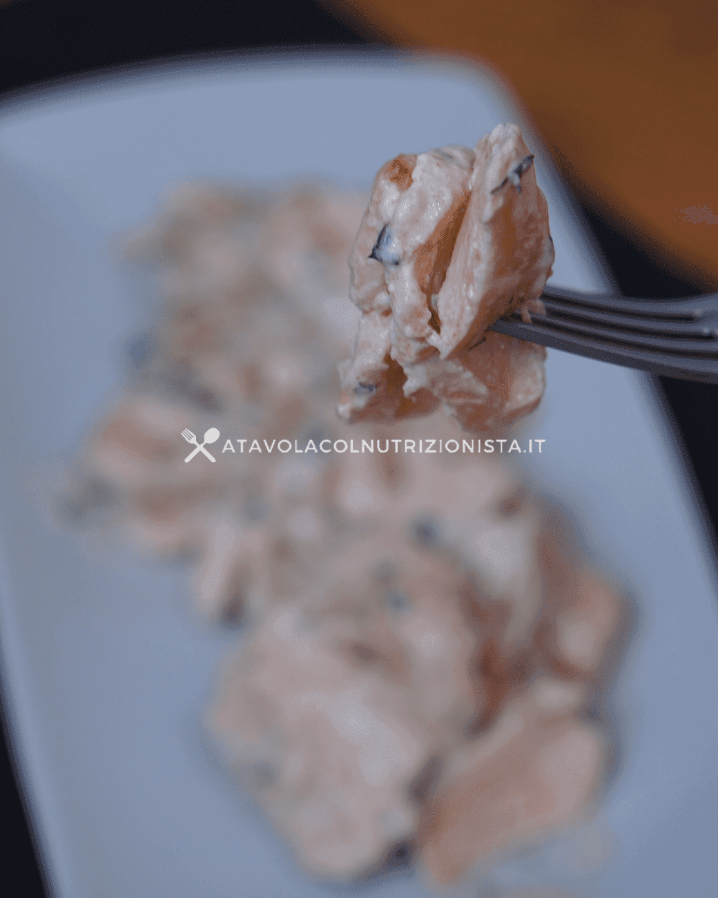 Filetto di Salmone con Cipolle e Crema di Yogurt