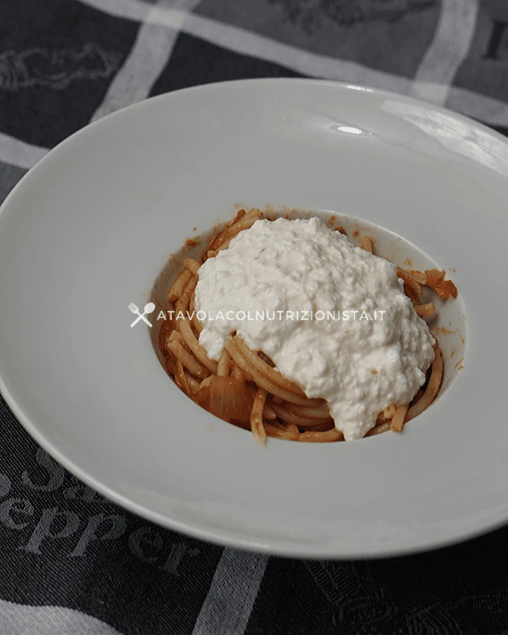 Pasta al Pomodoro con Crema di Ricotta