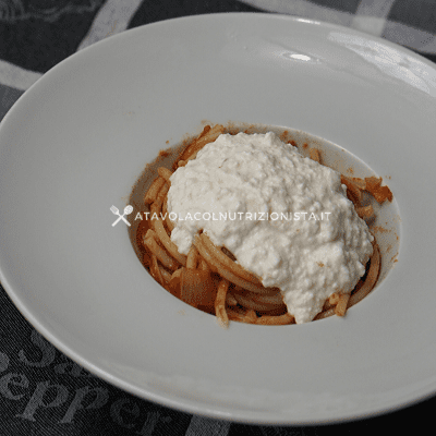 ricetta pasta pomodoro e crema di ricotta