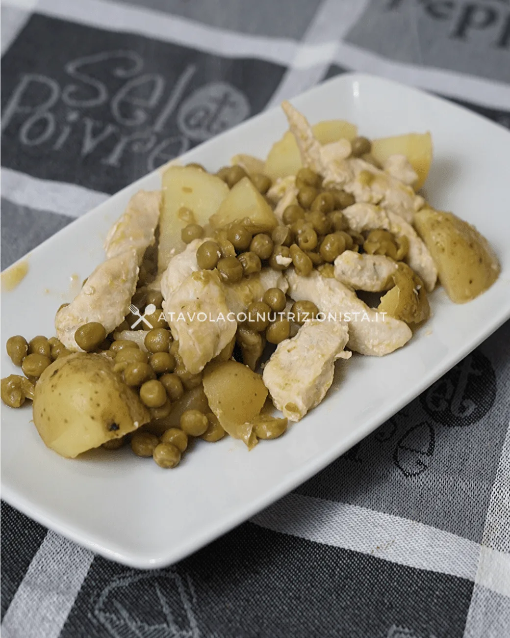 Petto di Pollo con Patate e Piselli