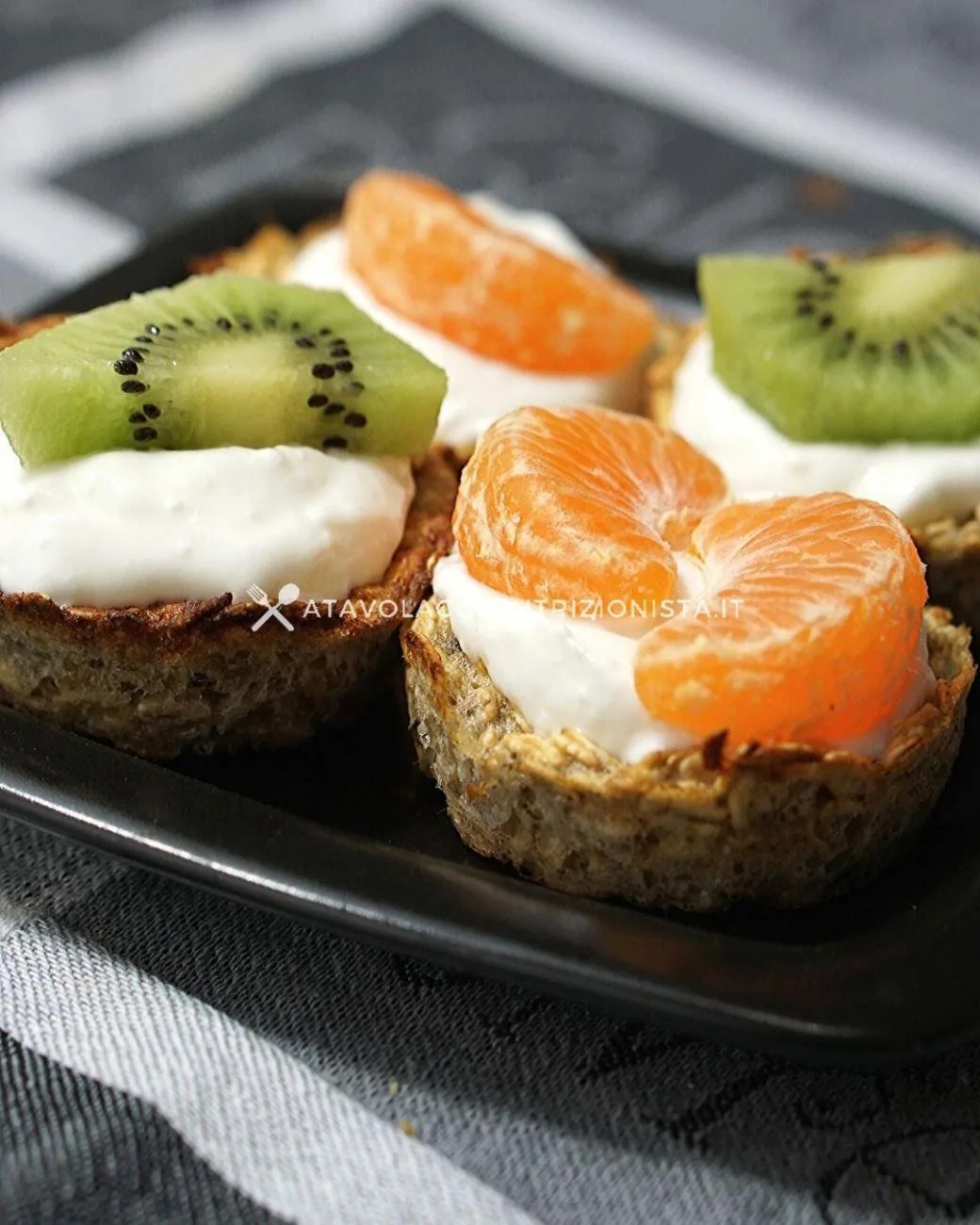 Cestini di Avena e Albumi con Yogurt e Frutta: La ricetta del dolce semplice e leggero