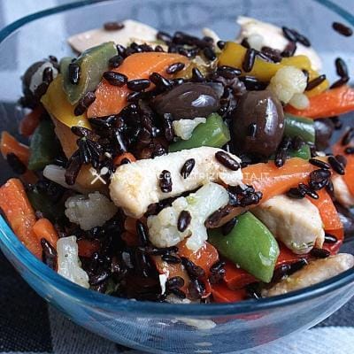 Insalata di Riso Venere con Pollo e Olive