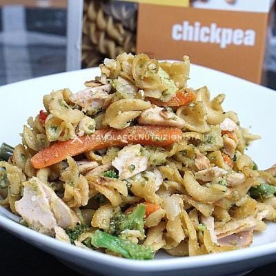 ricetta Pasta di Ceci con Salmone e Verdure