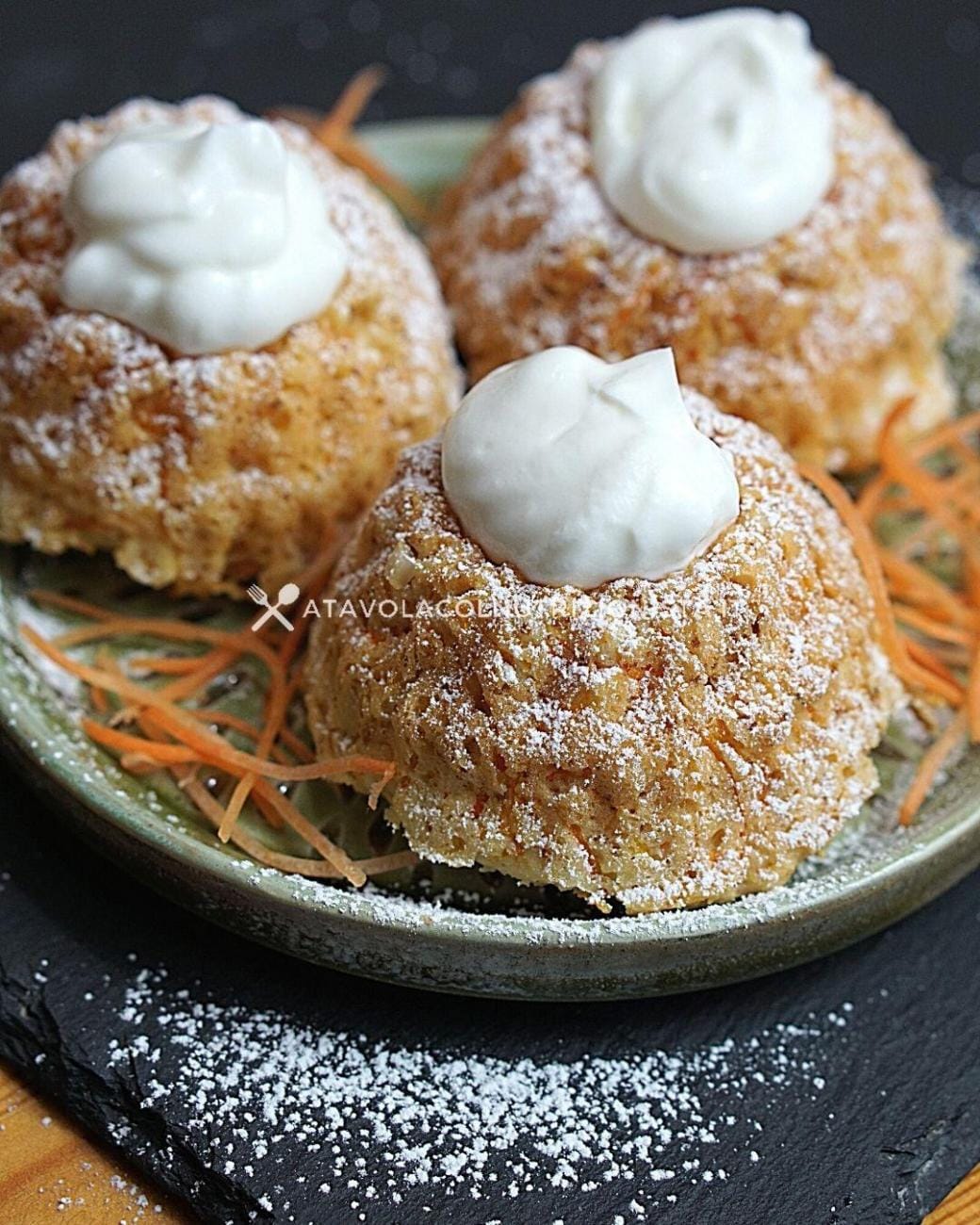 Ciambelline alle Carote con Crema di Yogurt Greco Senza Zuccheri Aggiunti