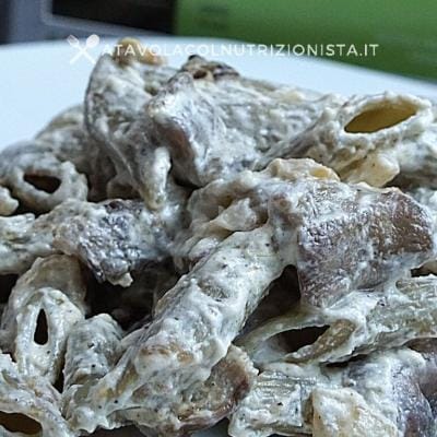 ricetta pasta di piselli con funghi porcini e crema di yogurt greco