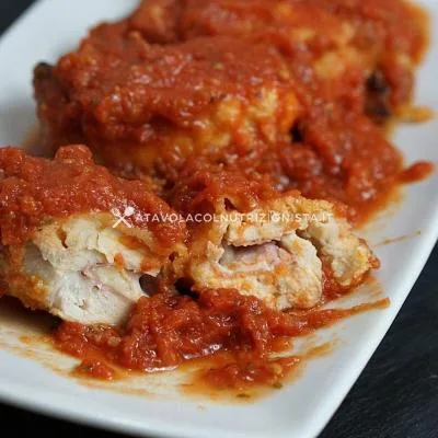 ricetta involtini di pollo al sugo