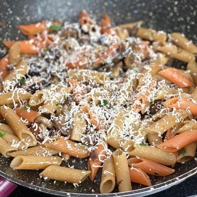 Pasta di Lenticchie con Funghi Porcini, Olive e Ricotta Salata