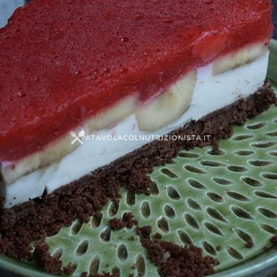 Cheesecake Fragole e Banana con Base al Cacao