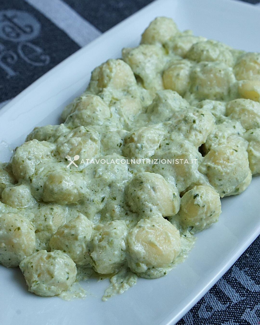 Ricetta Light Gnocchi di Patate con Crema di Ricotta e Pesto – A Tavola col  Nutrizionista