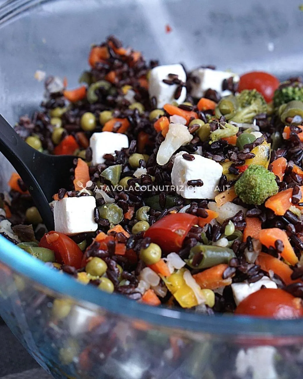 Insalata di Riso Venere con Feta e Olive