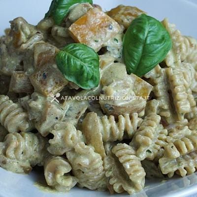 ricetta Radiatori Integrali con Peperoni e Crema di Ricotta e Pesto