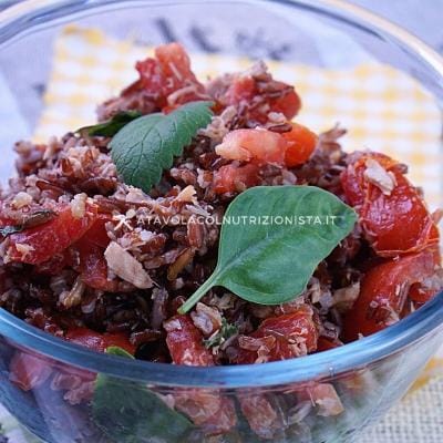 Insalata di Riso Rosso con Tonno e pomodori