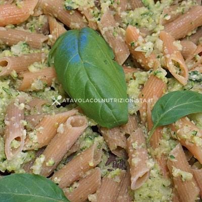 ricetta Pasta Cremosa con Zucchine e Cipolle