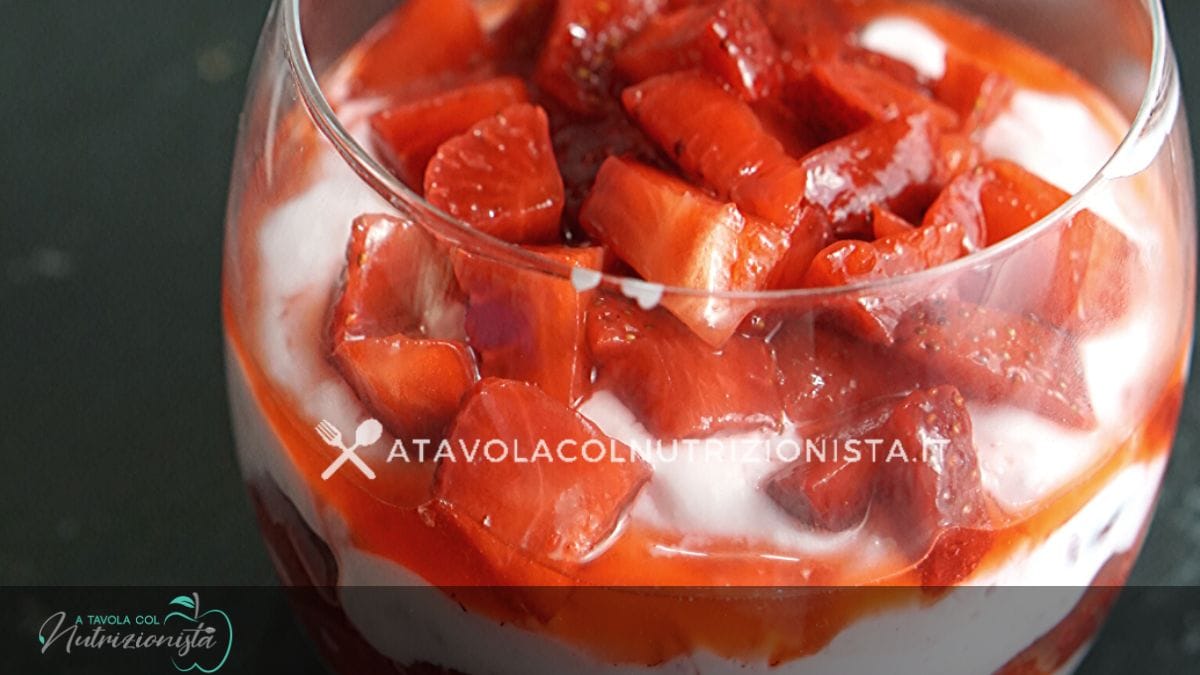 Scopri la Ricetta della Felicità: Dolce in Bicchiere con Fragole!