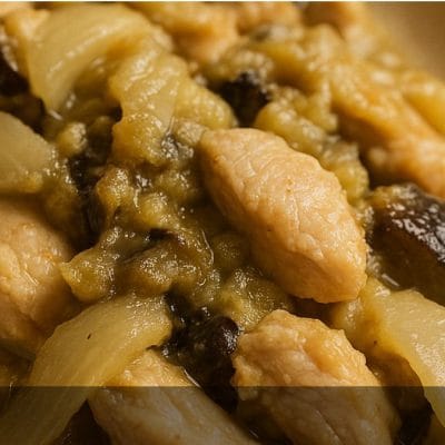 Straccetti di pollo con cipolle e melanzane